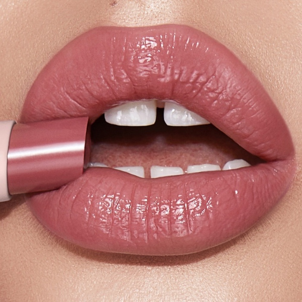 Charlotte Tilbury Happikiss Lip Balm in Pillow Talk - Picture 3 of 5